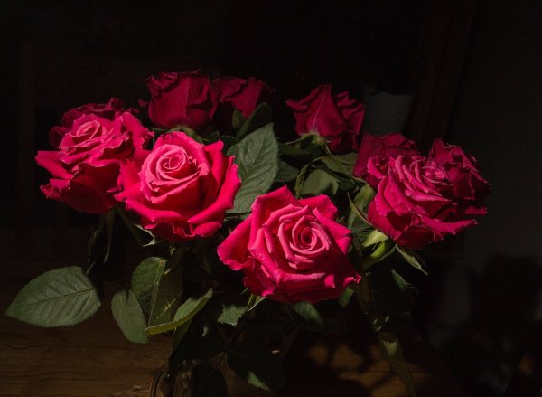 Вечерние букеты красных роз