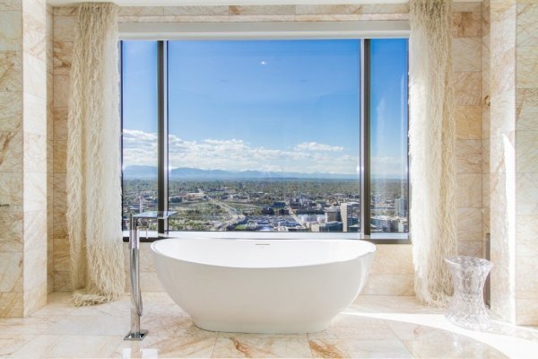Ванна с панорамным окном