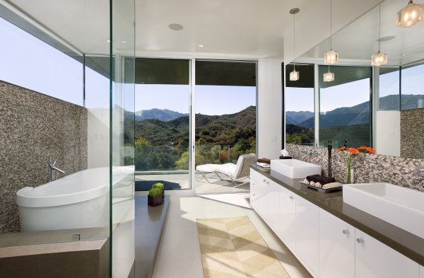 Ванная с панорамным окном