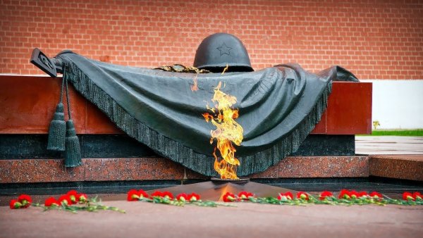 Могила неизвестному солдату у кремлевской стены Москва