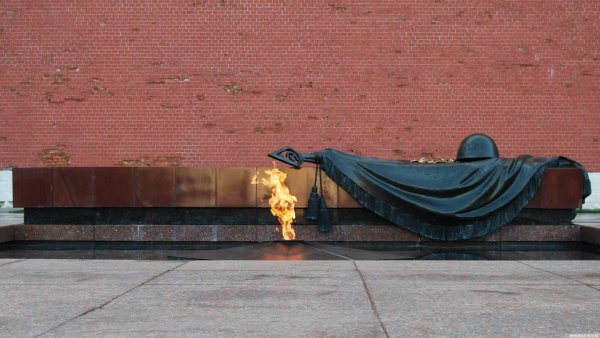 Могила неизвестного солдата на красной площади в Москве