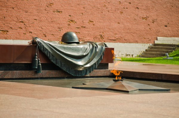 Памятник могила неизвестного солдата