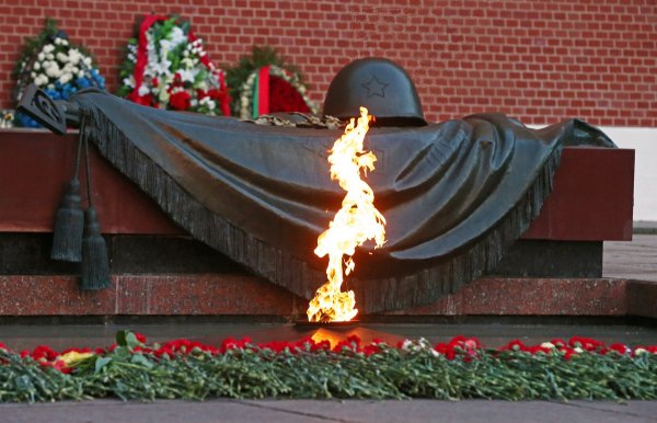 Александровский сад Москва вечный огонь
