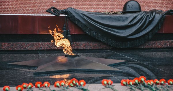Могила неизвестного солдата в Александровском саду