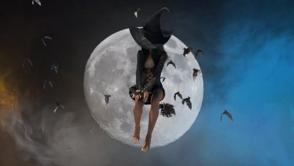 Ведьмочки на фоне Луны