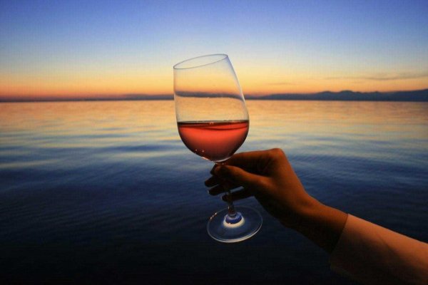 Вино и море