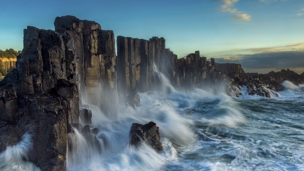 Водопад в море