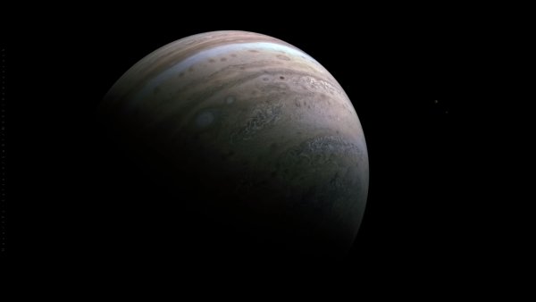 Фотографии Юпитера со спутника Юнона