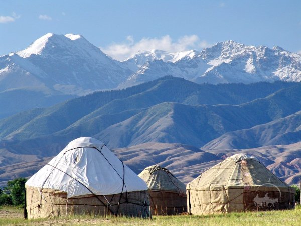 Верещагин Киргизия Юрты на берегу реки Чу