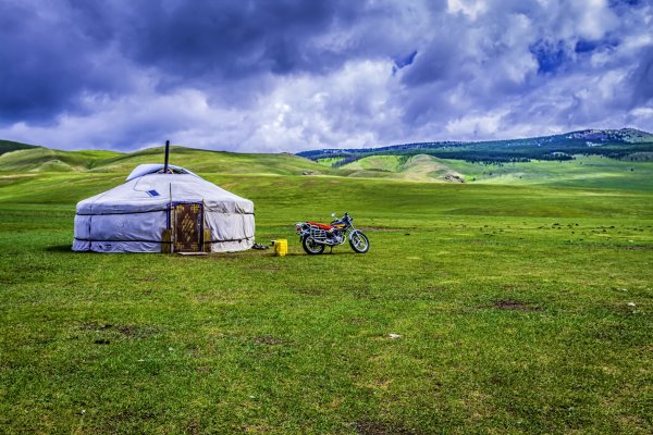 Монголия степь юрта