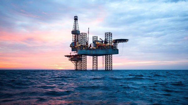 Нефтедобывающая платформа персидский залив