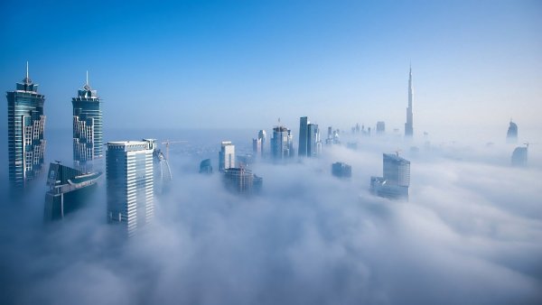Дубай Сити Тауэр над облаками