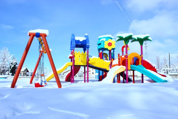Зимняя детская площадка