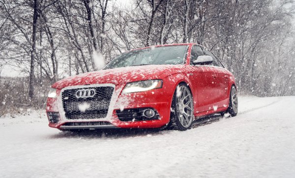 Audi s4 красная