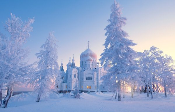 Зимний фон с церковью