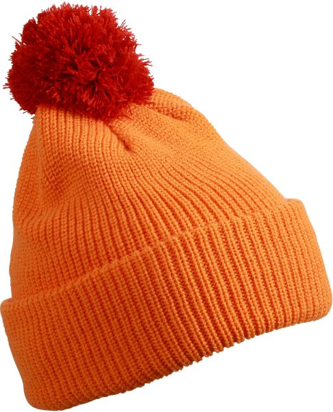 Оранжевая шапка с помпоном