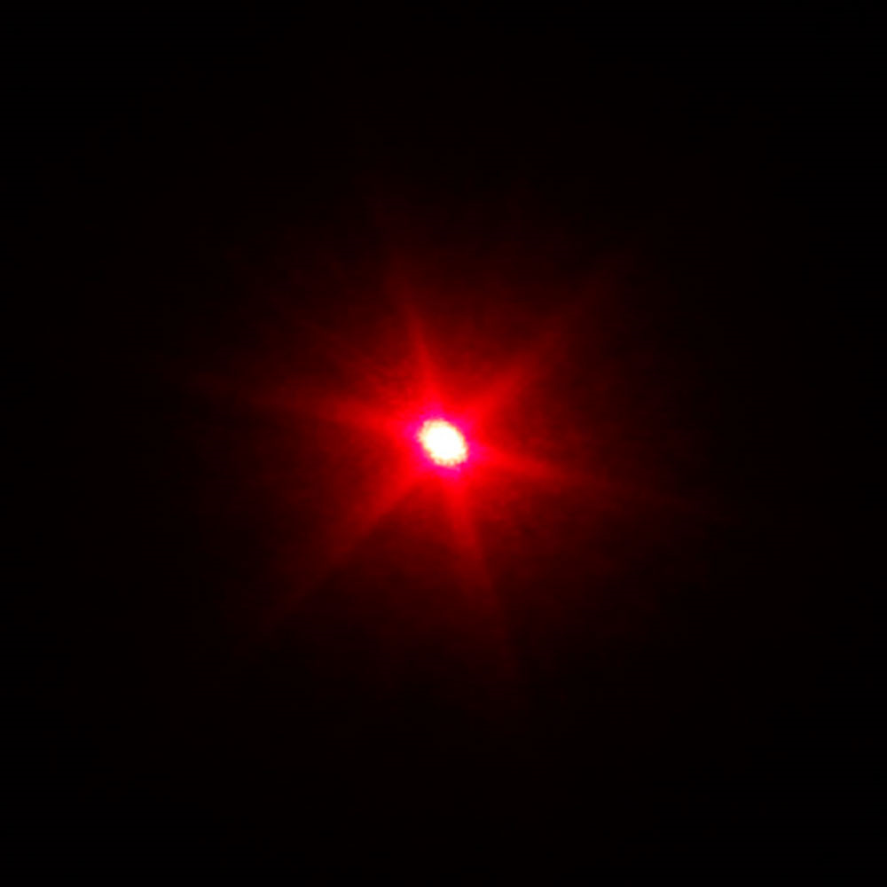 Пятно света от луча. Красное свечение. Красные светящиеся точки. Красный блик. Красный светящейся глаз.