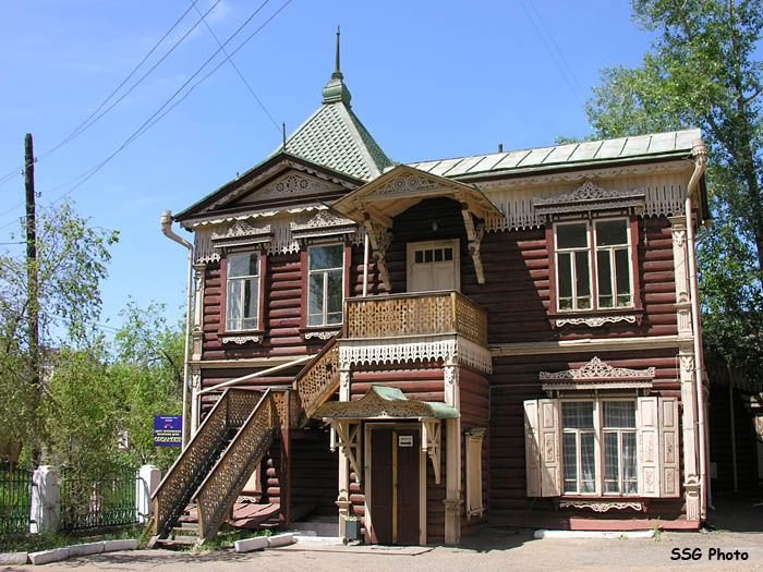Архитектурные памятники читы. Памятники архитектуры в Чите. Деревянное зодчество Забайкалье Чита. Архитектура читы деревянная Чита. Деревянные исторические здания города Чита.