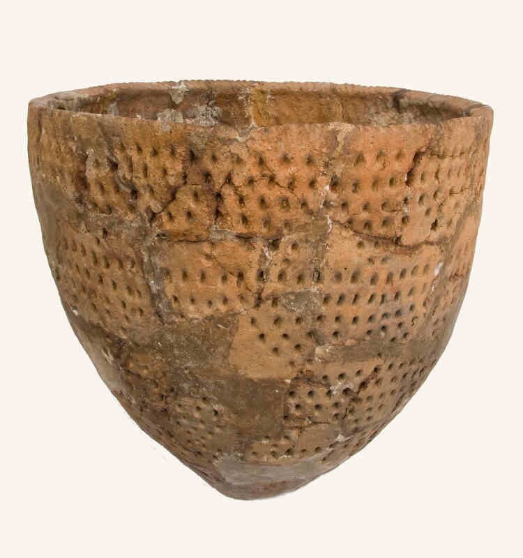 Самая древняя посуда. Ямочно-гребенчатая керамика неолита. Неолитическая керамика Самарра. Первобытная керамика Неолит. Гребенчатая керамика неолита Корея.