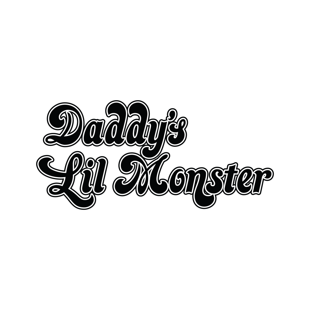 Daddy's lil. Футболка Харли Квинн Daddy Lil Monster. Надпись на футболке Харли Квинн. Надпись на футболке Харли Квин. Надпись на футболке Хали Квин.