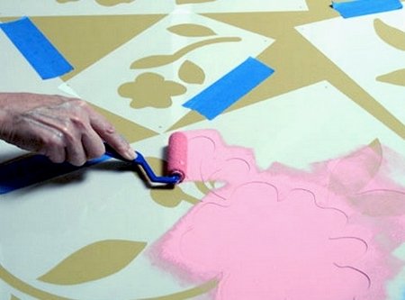 Трафарет для нанесения краски на стену
