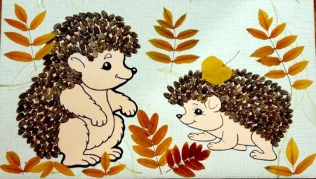 Ёжик из арбузных семечек и пластилина