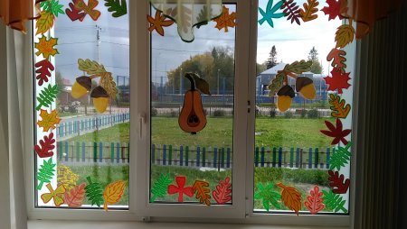 Украшение окон в детском саду осень