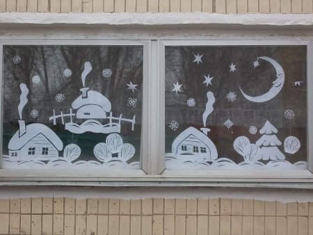 Зимнее украшение окон в детском саду