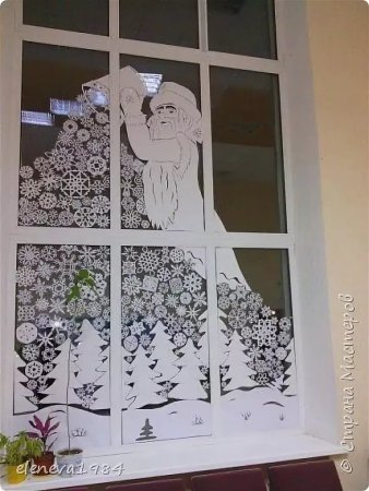Композиции из вытынанок на окнах