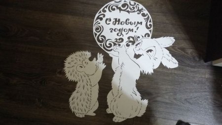 Новогодние вырезалки на окна Ежик