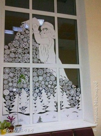 Окна украшенные вытынанками