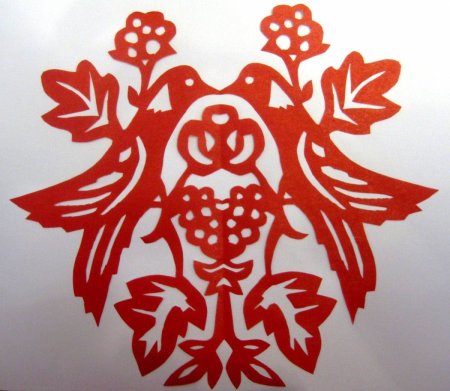 Вырезание из бумаги