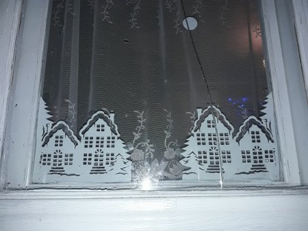 Новогодние украшения на окна домики
