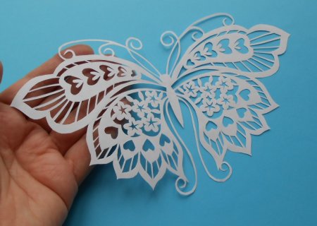 Ажурное вырезание из бумаги бабочки