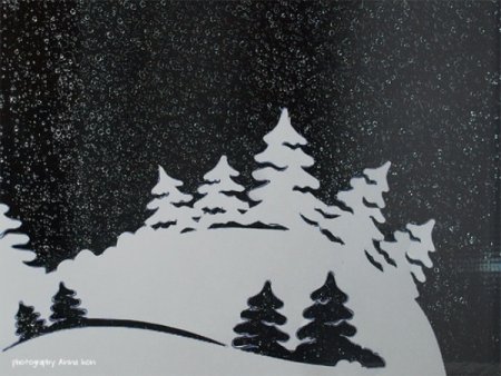 Зимний лес на окне из бумаги