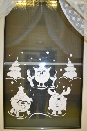 Украшение окон на новый год Смешарики