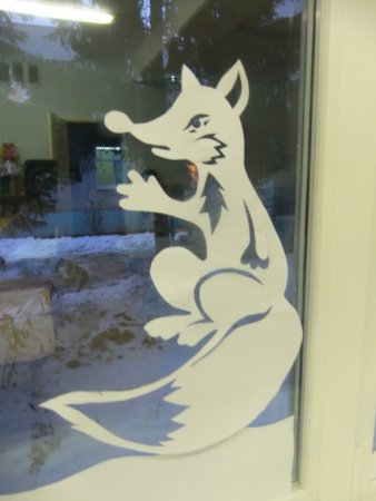 Украшение окон на новый год Лисичка