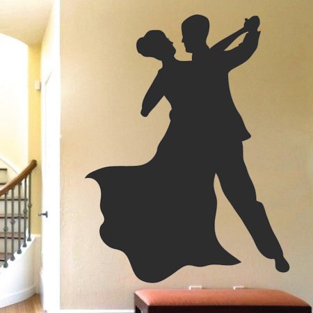 Танцующие пары на стене