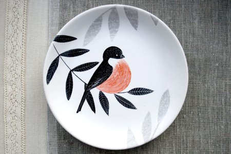 Тарелка со снегирями