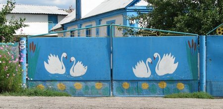 Узоры на воротах краской