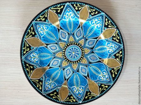Тарелка с орнаментом
