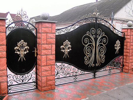Ворота с элементами художественной ковки