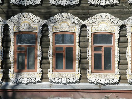 Узоры на ставнях окон