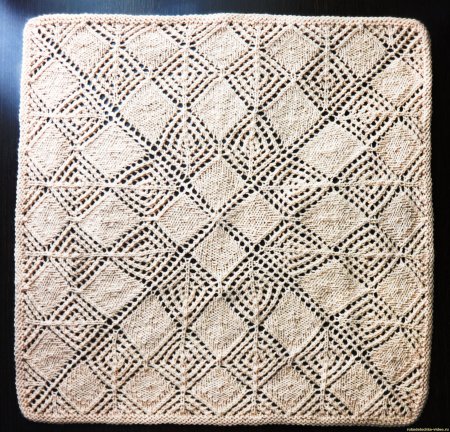 Квадратный плед спицами от центра