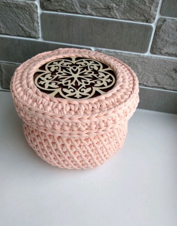 Корзинки из трикотажной пряжи с деревянным дном