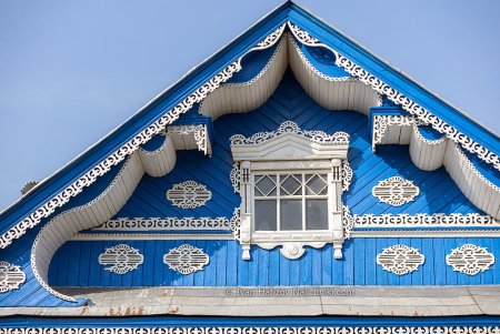 Килевидный фронтон