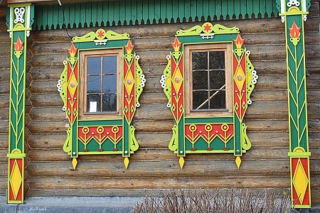 Резной наличник на тереме