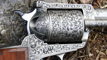 Старинный револьвер