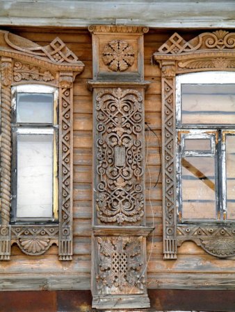 Прорезная пропильная резьба по дереву