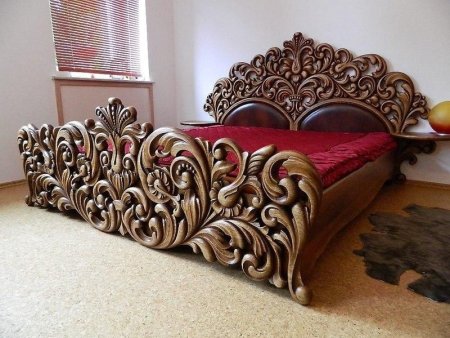 Резная кровать из дерева